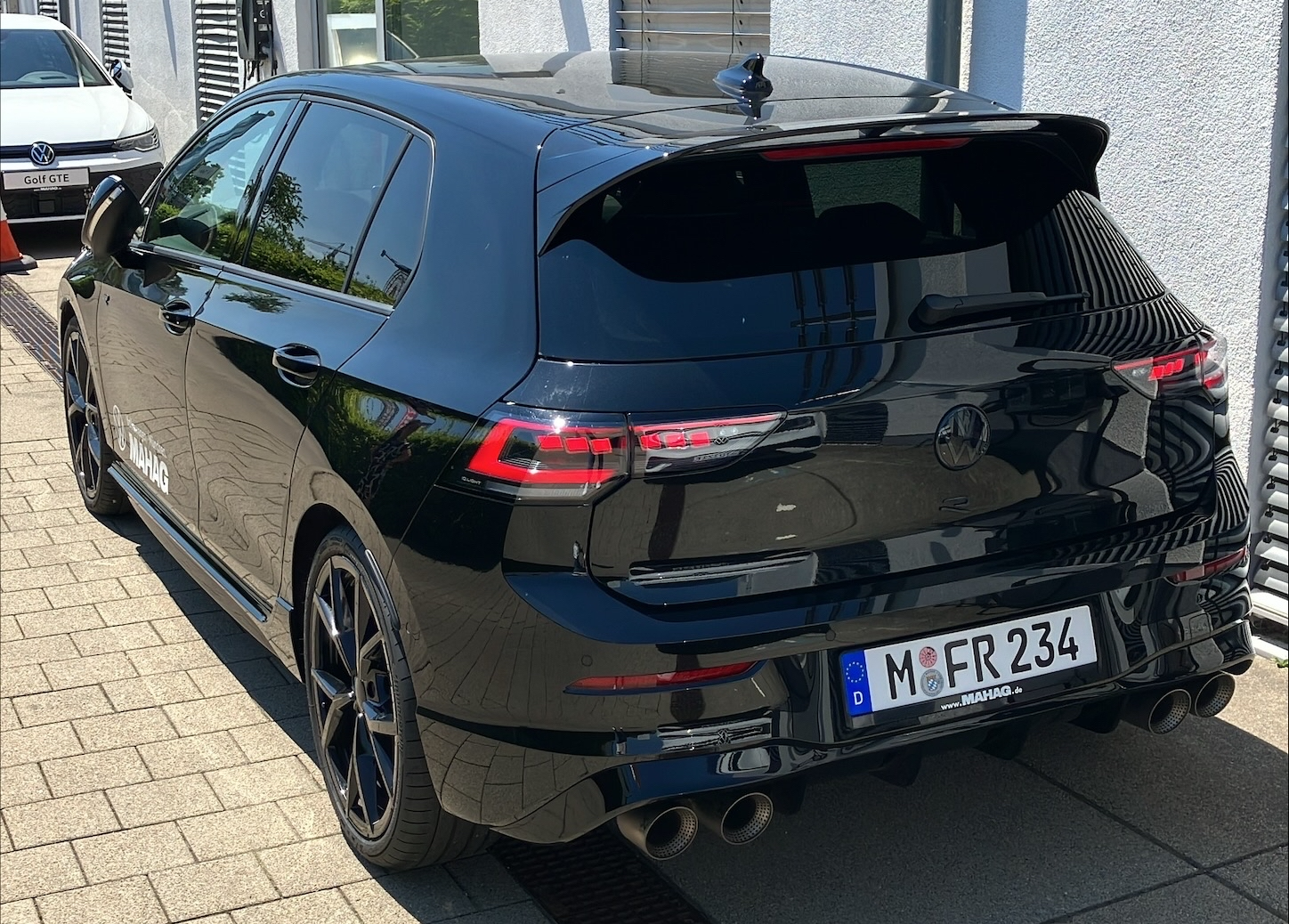 Volkswagen Golf VIII R Black 2.0 TSI 4MOT Leder Akrapovic I