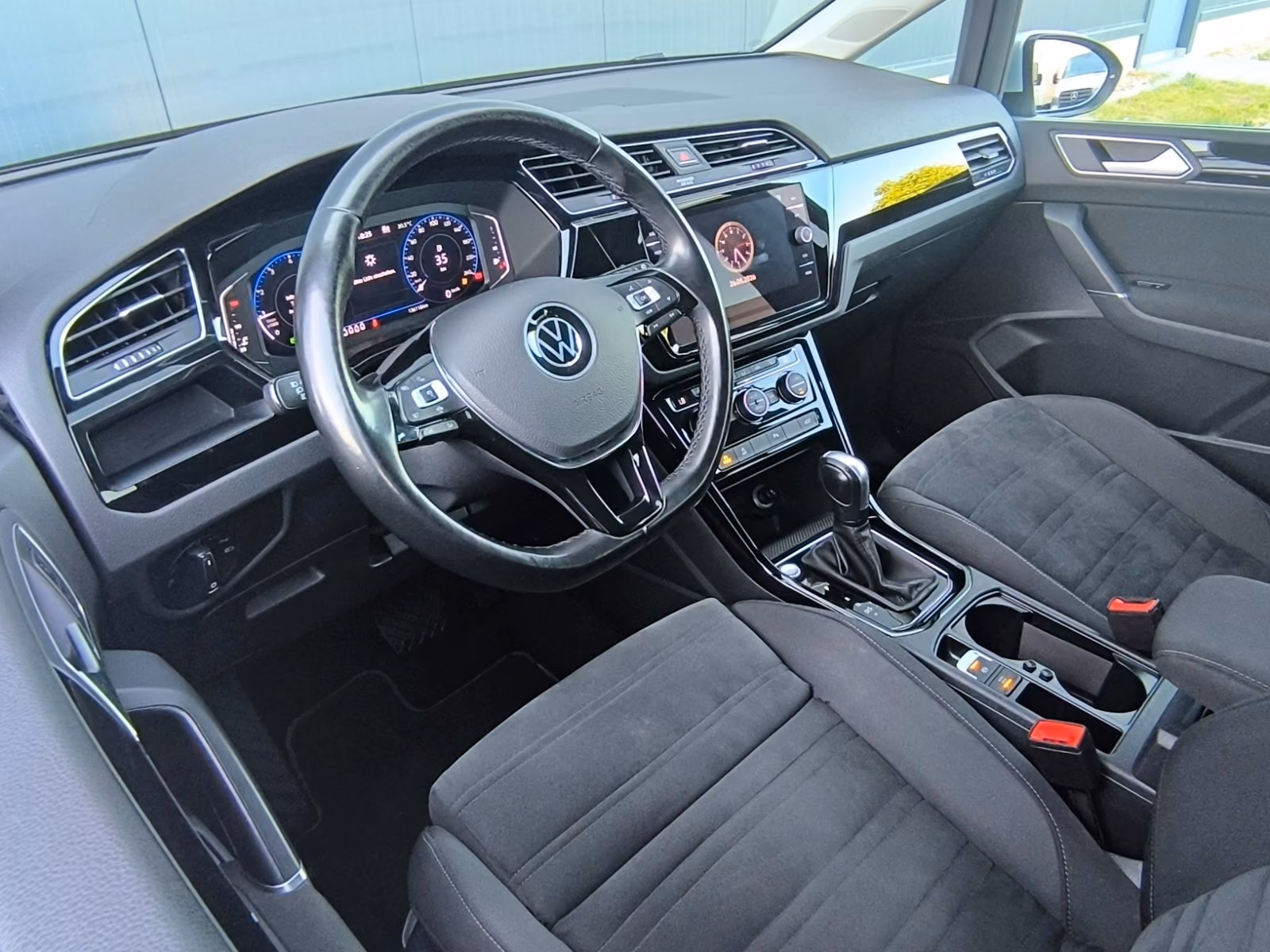 Volkswagen Touran Highline DSG 150 PS TÜV 09/26 7 Sitze