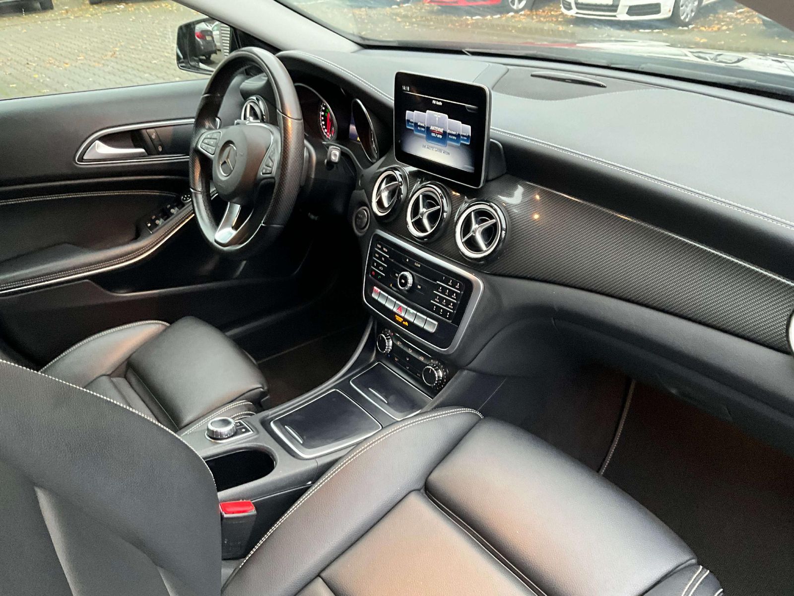 Mercedes-Benz GLA 180