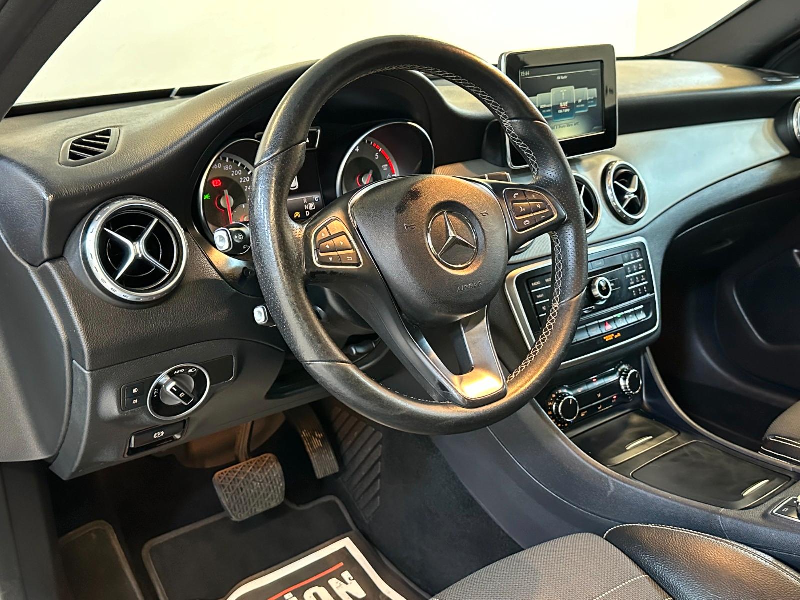 Mercedes-Benz GLA 200 d Score *Bi-Xenon*SHZ*Tempomat