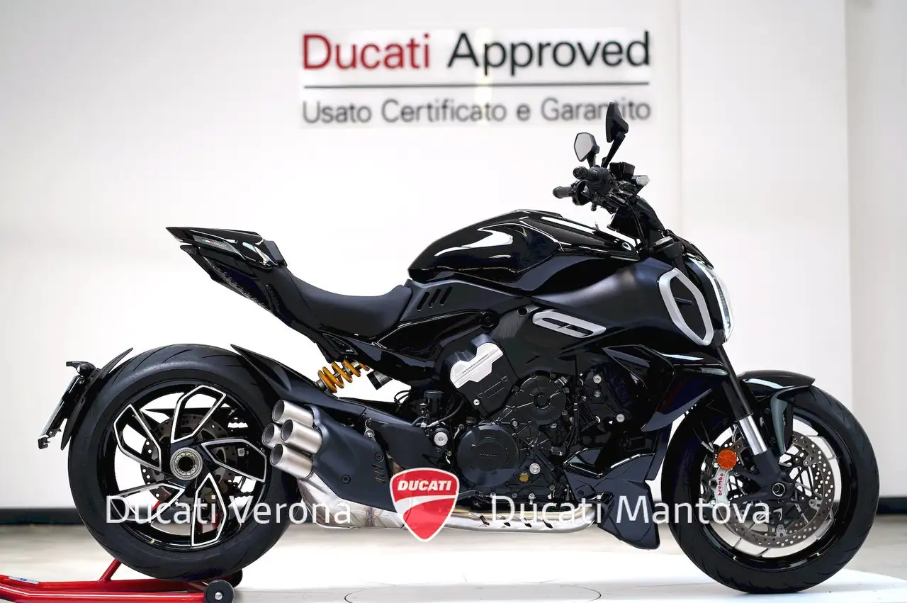 Ducati Diavel V4 aziendale - solo 237 km