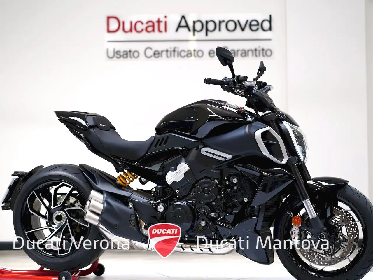 Ducati Diavel V4 aziendale - solo 237 km