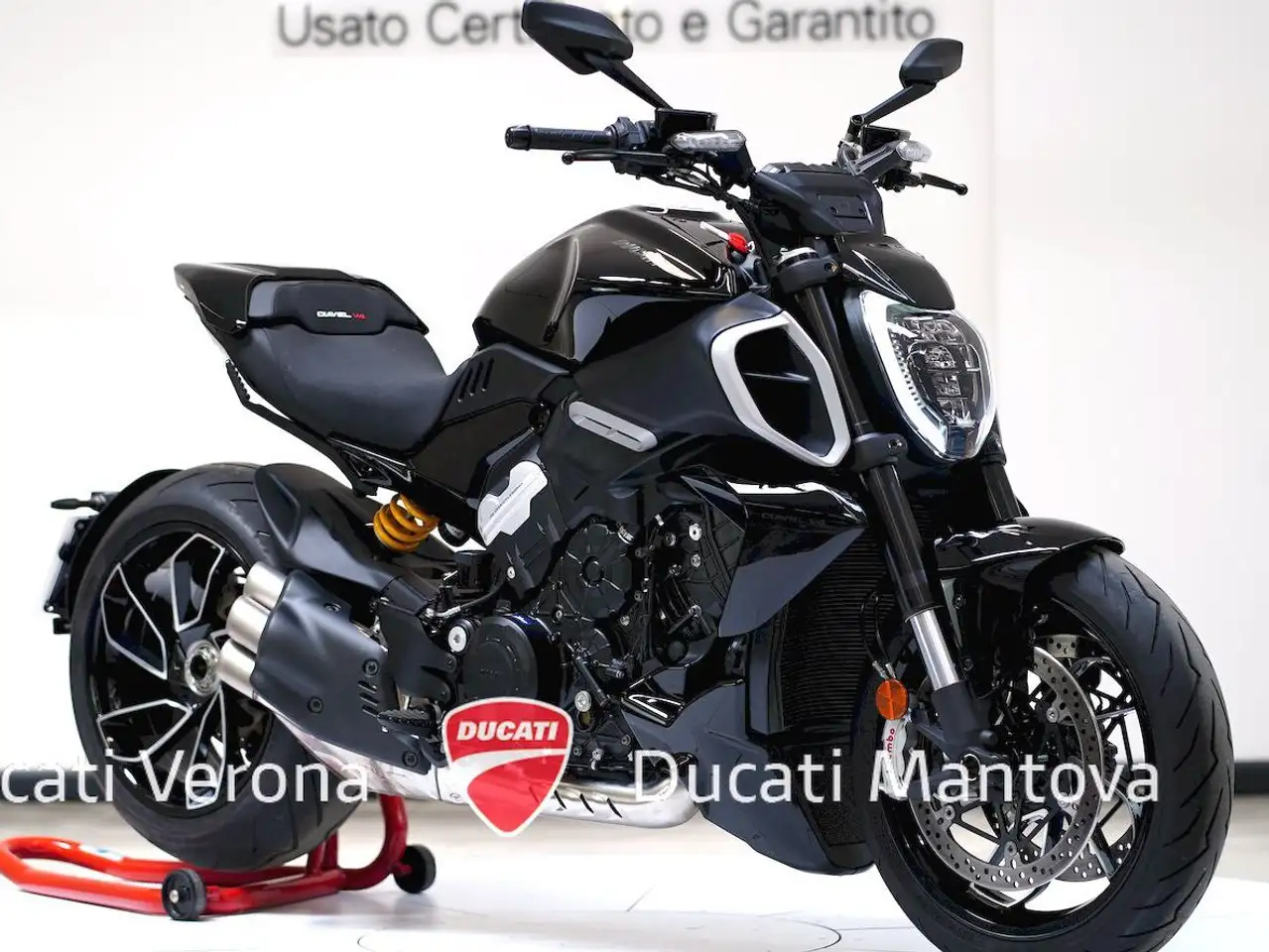 Ducati Diavel V4 aziendale - solo 237 km