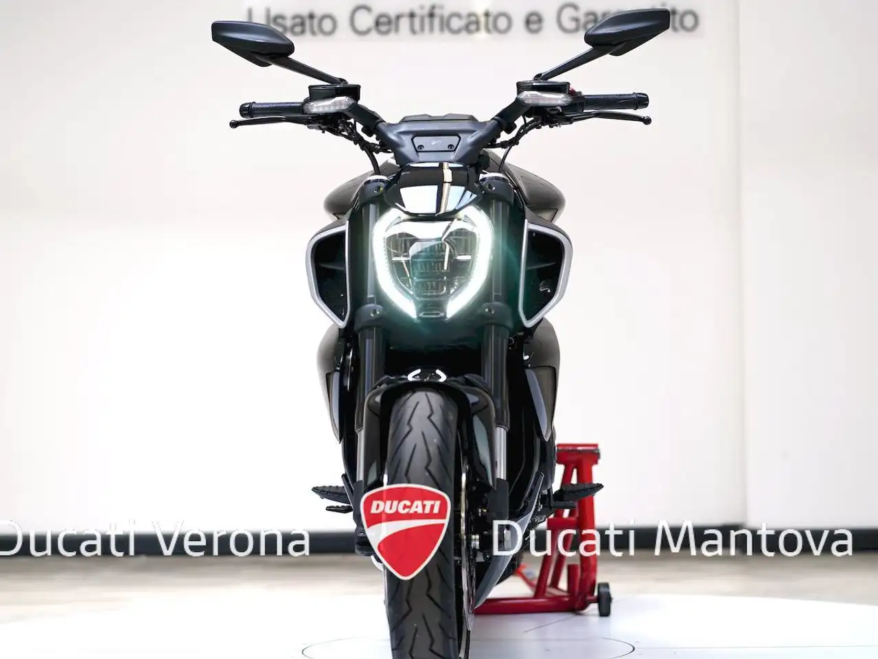Ducati Diavel V4 aziendale - solo 237 km