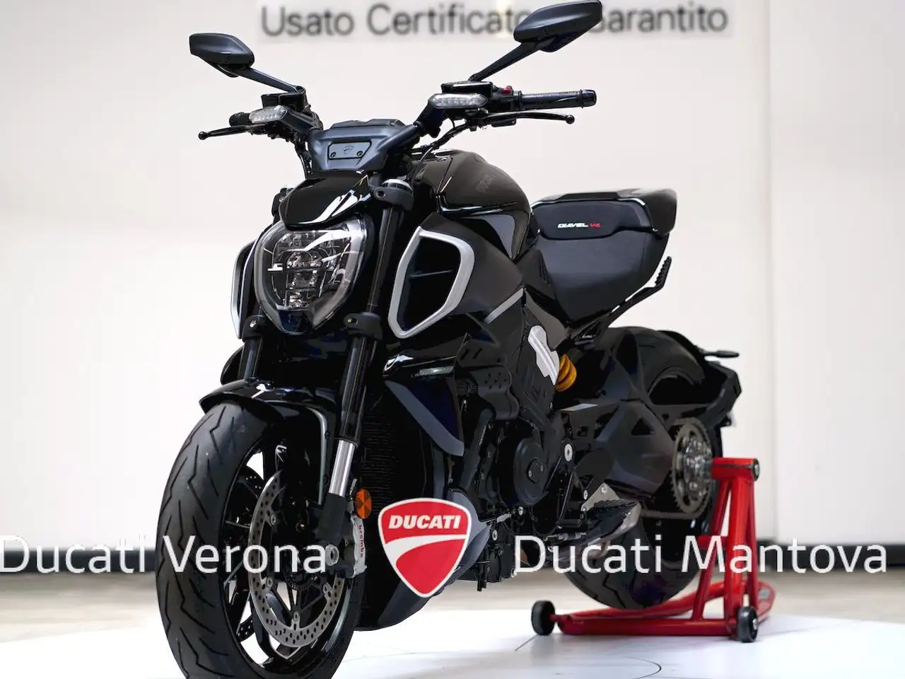 Ducati Diavel V4 aziendale - solo 237 km