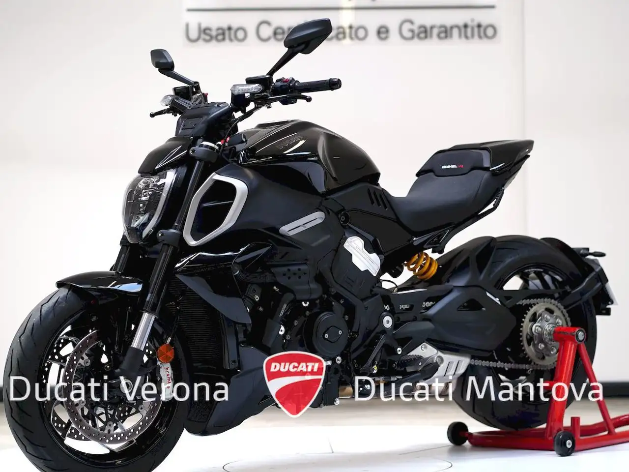 Ducati Diavel V4 aziendale - solo 237 km