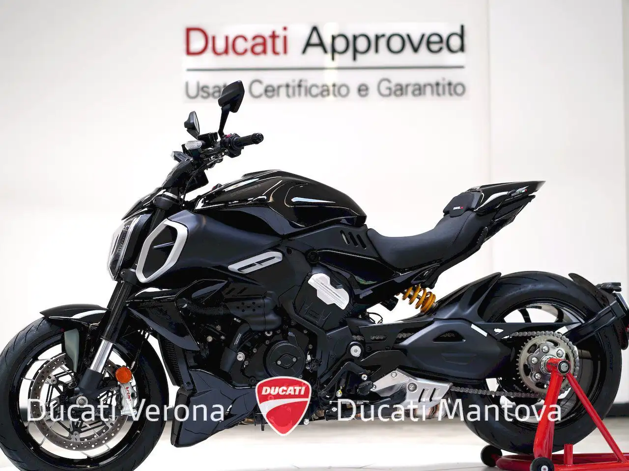 Ducati Diavel V4 aziendale - solo 237 km