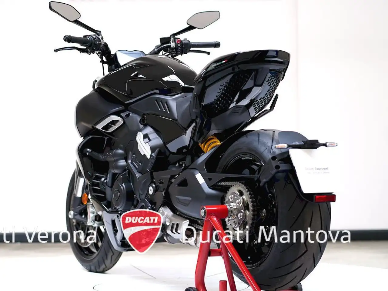 Ducati Diavel V4 aziendale - solo 237 km