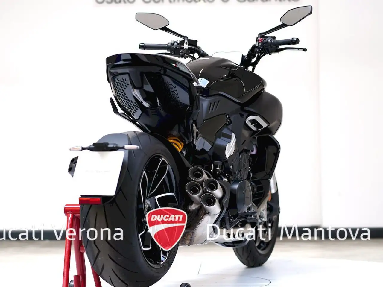Ducati Diavel V4 aziendale - solo 237 km