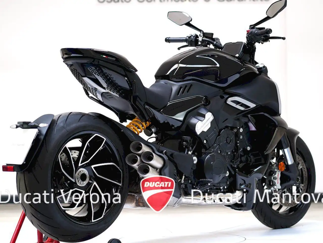 Ducati Diavel V4 aziendale - solo 237 km