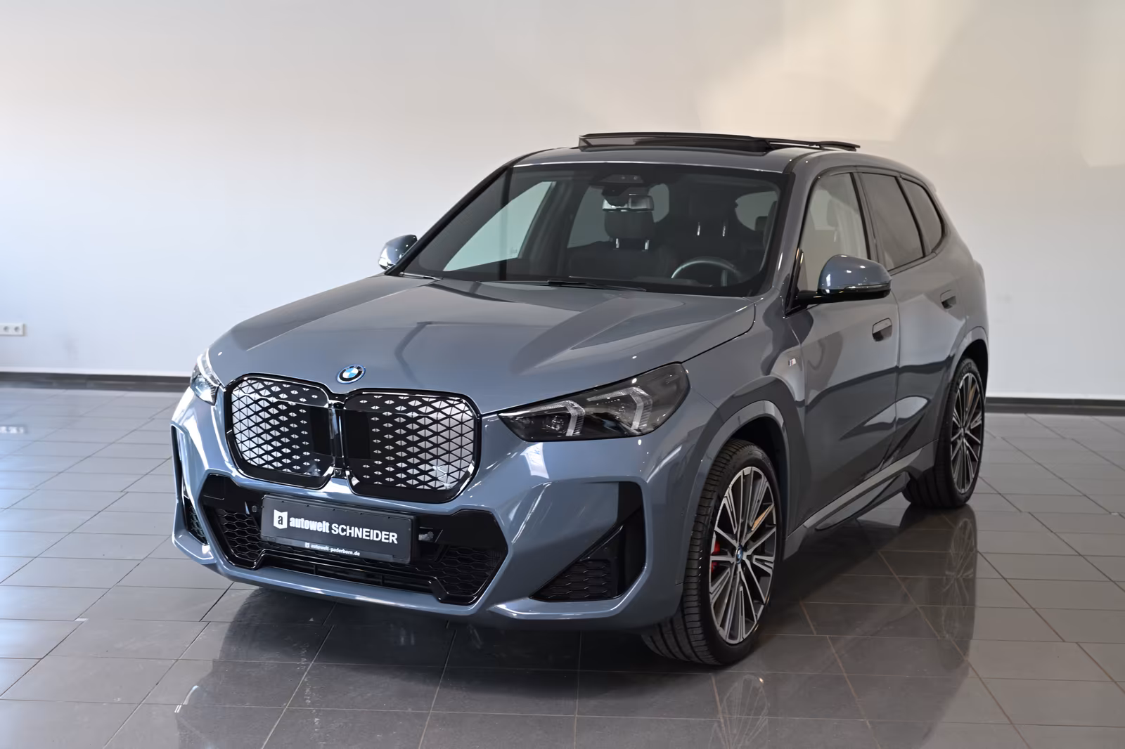 BMW iX1 30 xDrive M Sport Pro AHK Pano HUD H&K 20\
