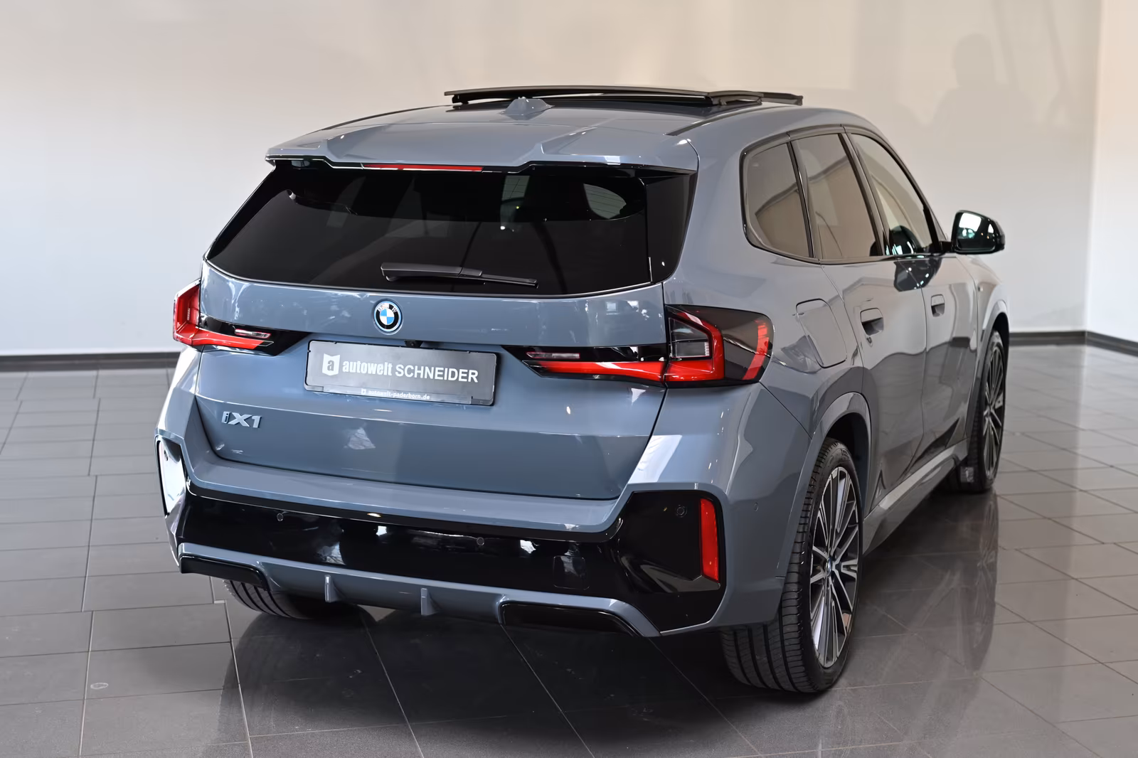 BMW iX1 30 xDrive M Sport Pro AHK Pano HUD H&K 20\