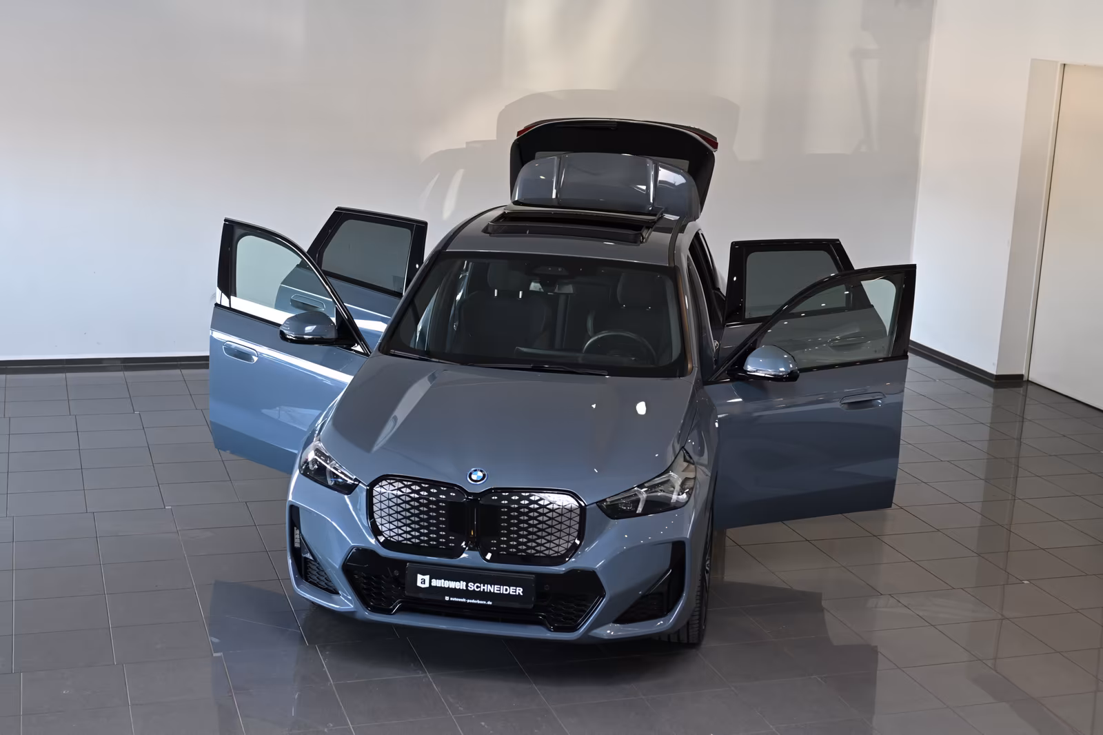 BMW iX1 30 xDrive M Sport Pro AHK Pano HUD H&K 20\