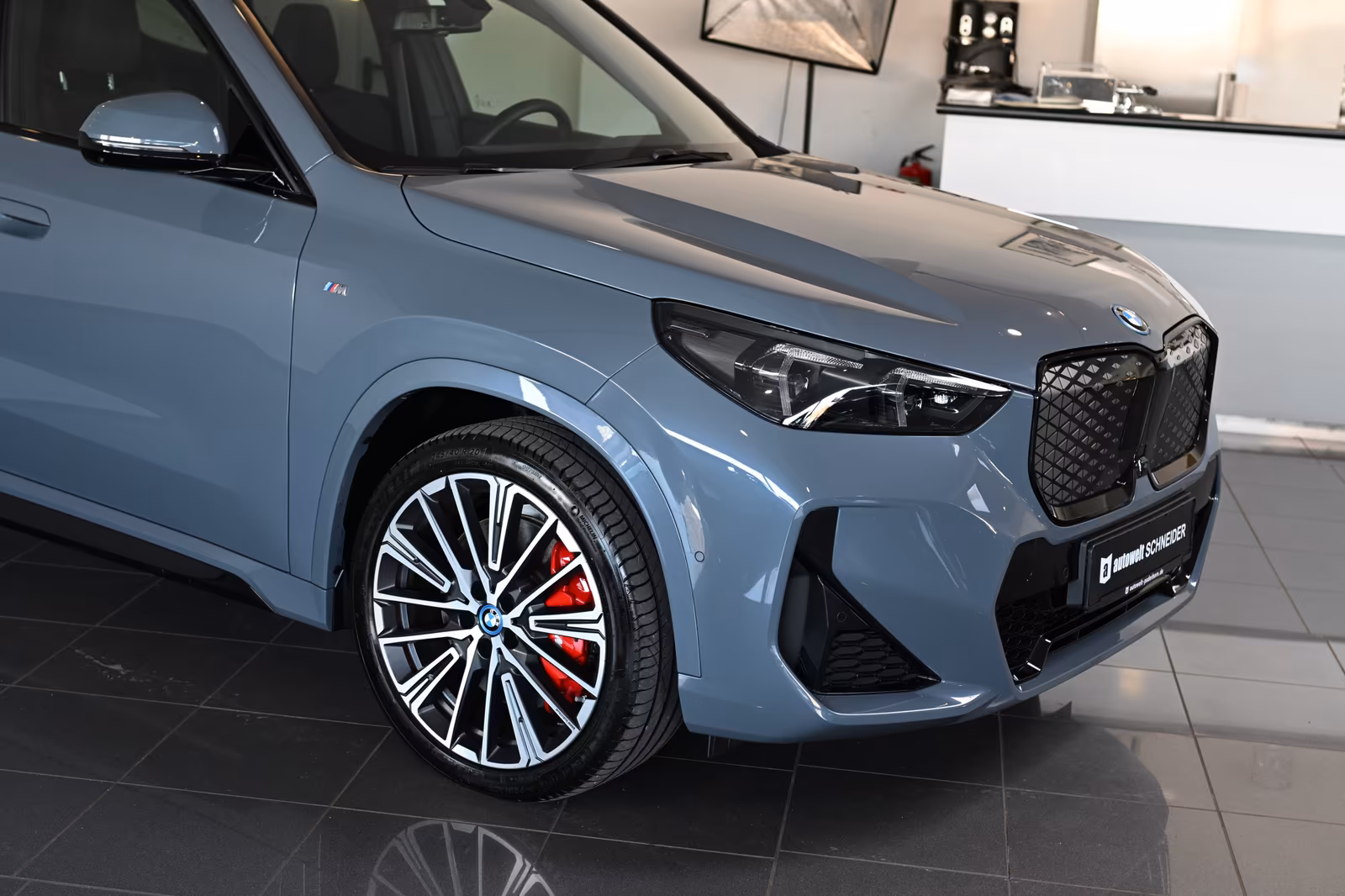 BMW iX1 30 xDrive M Sport Pro AHK Pano HUD H&K 20\