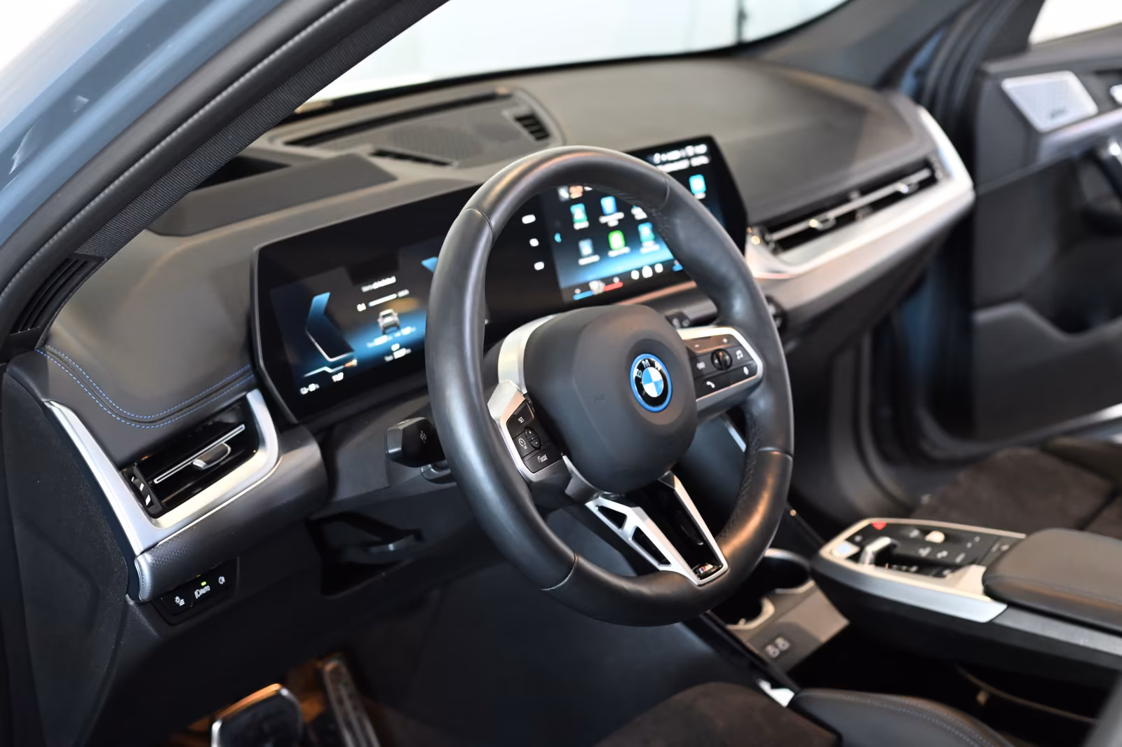 BMW iX1 30 xDrive M Sport Pro AHK Pano HUD H&K 20\