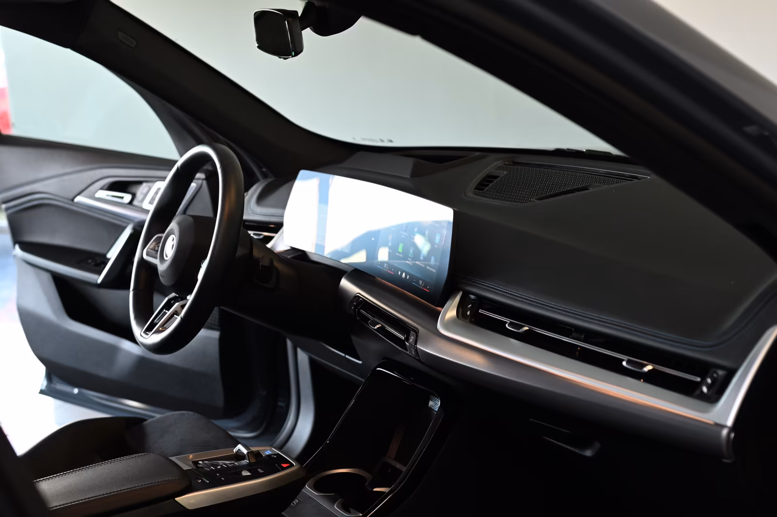 BMW iX1 30 xDrive M Sport Pro AHK Pano HUD H&K 20\