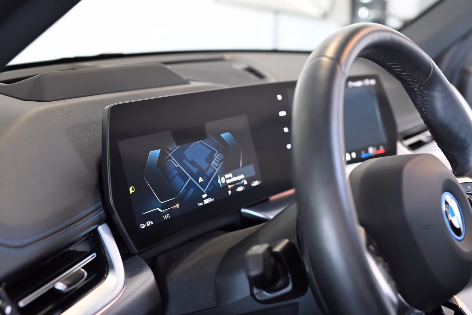 BMW iX1 30 xDrive M Sport Pro AHK Pano HUD H&K 20\