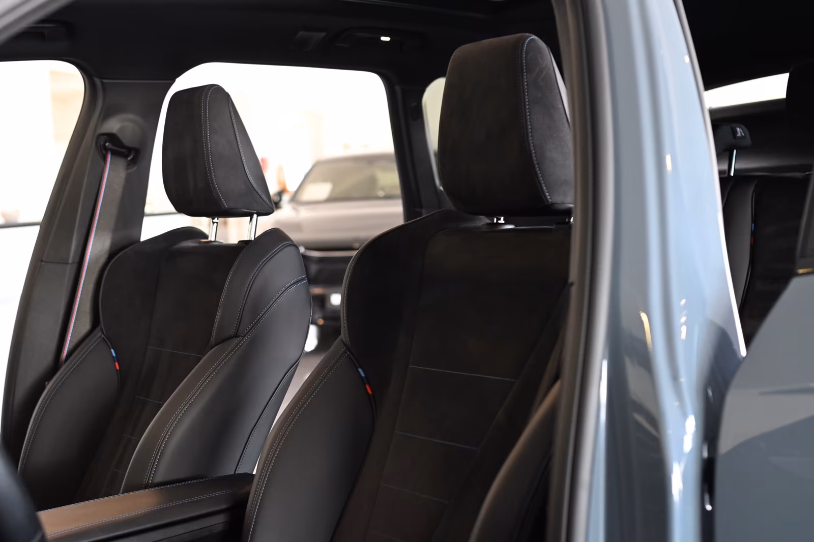 BMW iX1 30 xDrive M Sport Pro AHK Pano HUD H&K 20\
