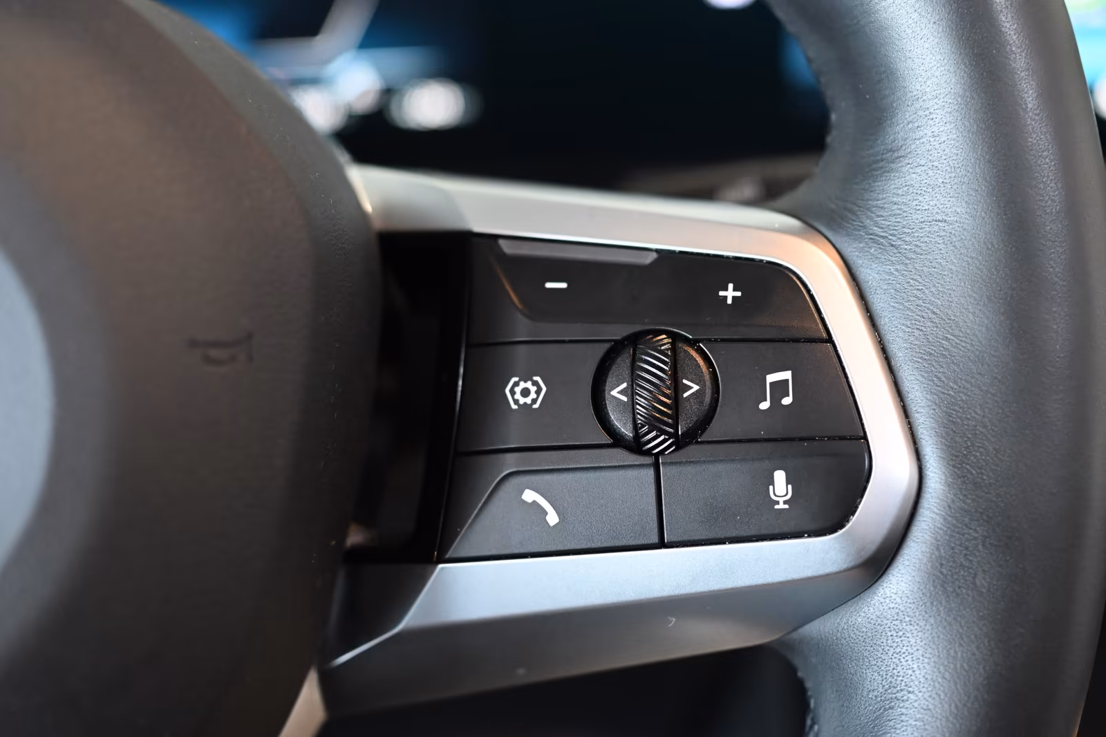 BMW iX1 30 xDrive M Sport Pro AHK Pano HUD H&K 20\