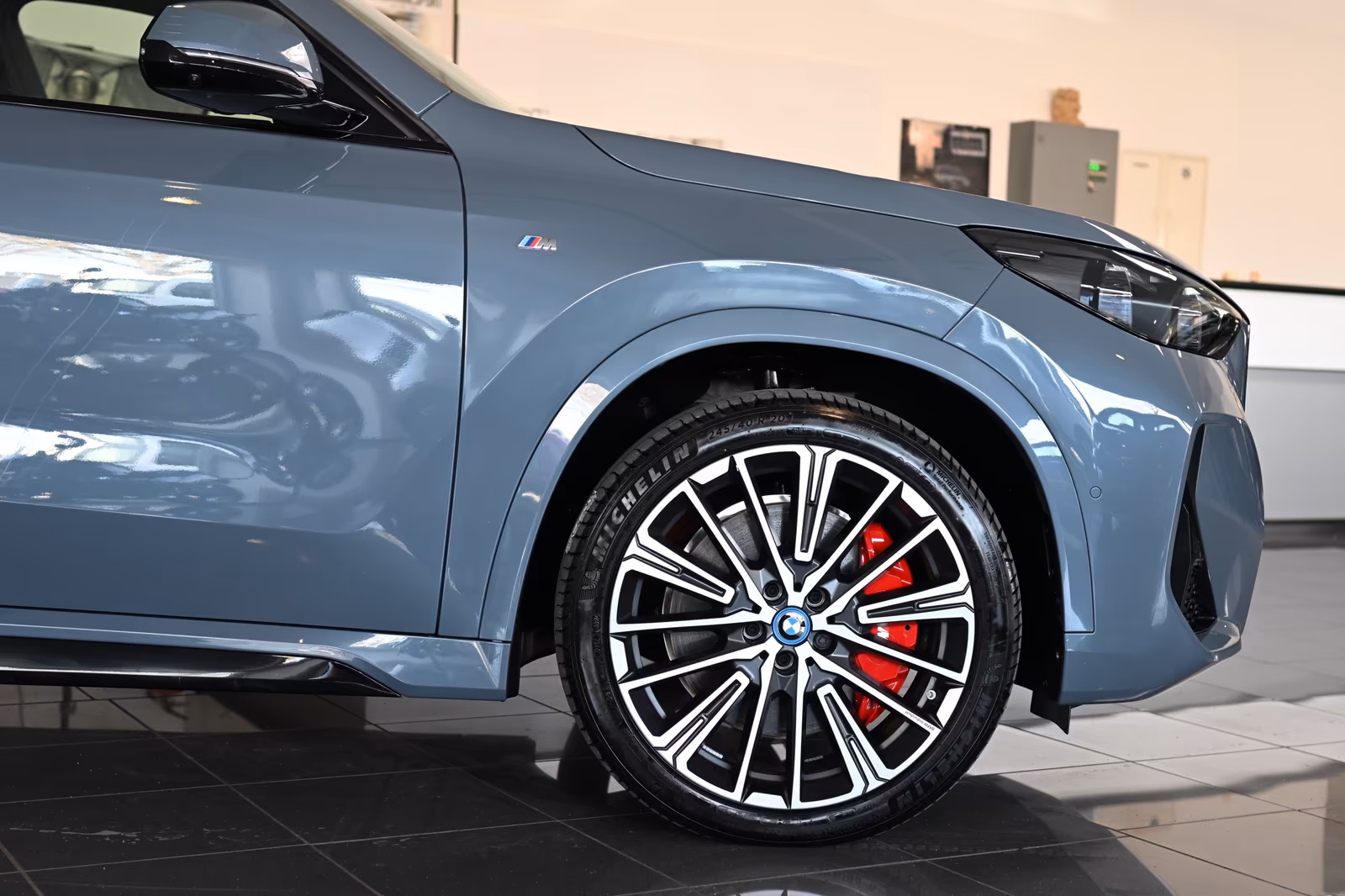 BMW iX1 30 xDrive M Sport Pro AHK Pano HUD H&K 20\