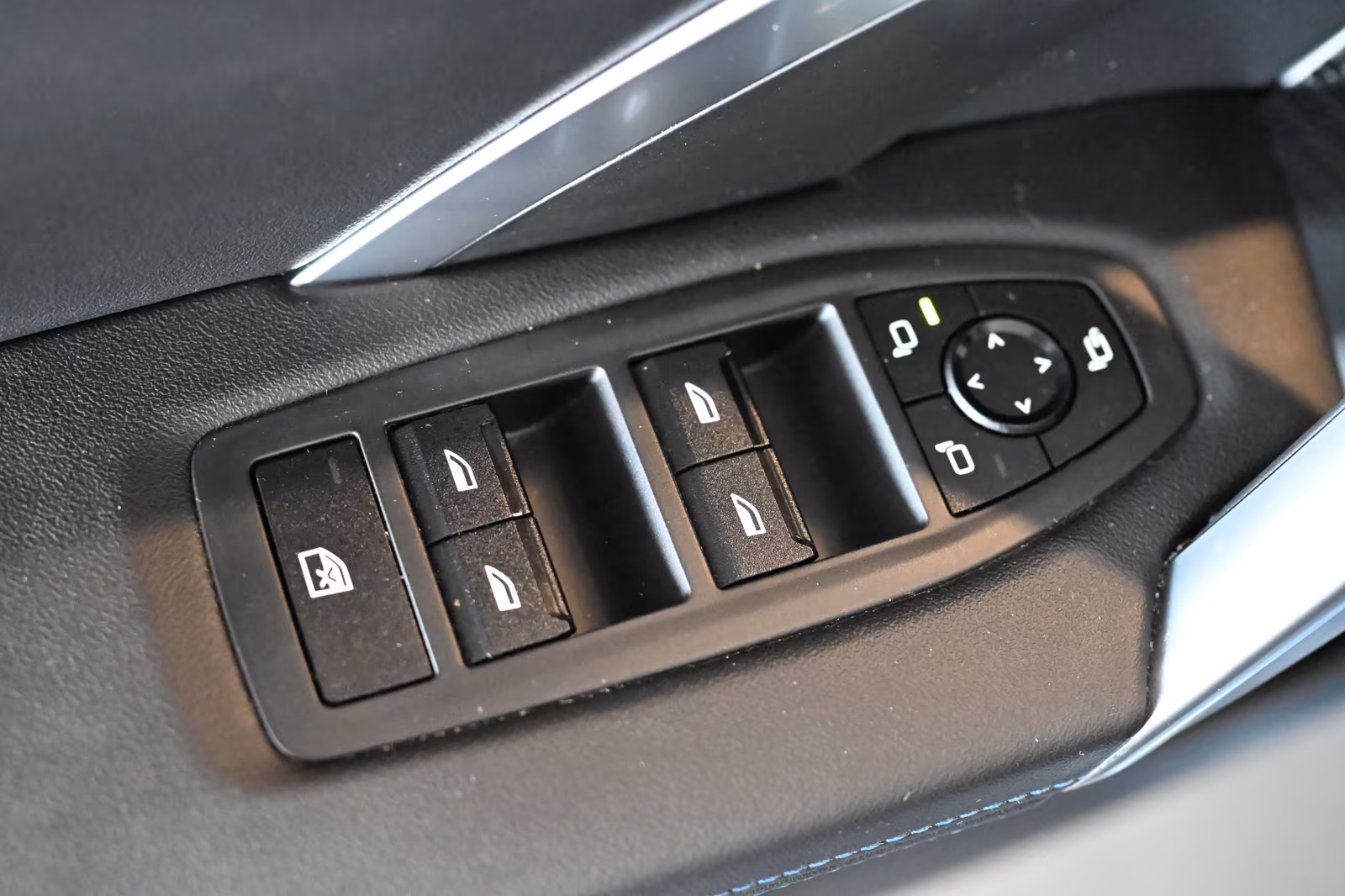 BMW iX1 30 xDrive M Sport Pro AHK Pano HUD H&K 20\