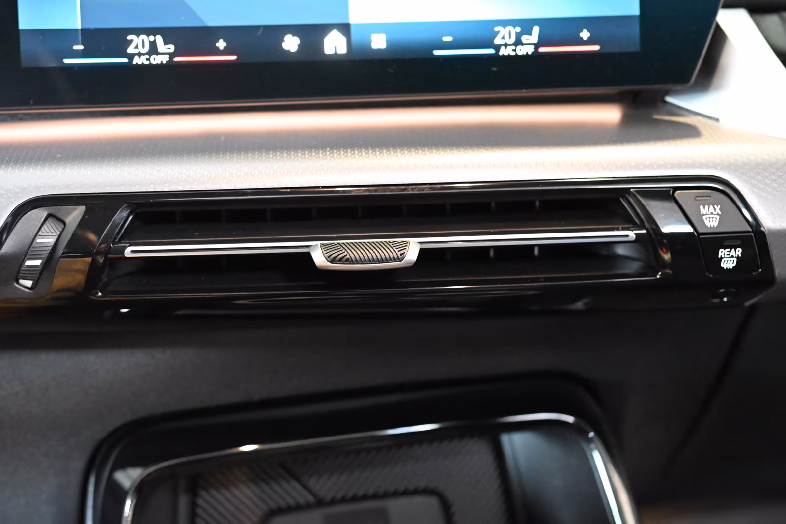 BMW iX1 30 xDrive M Sport Pro AHK Pano HUD H&K 20\
