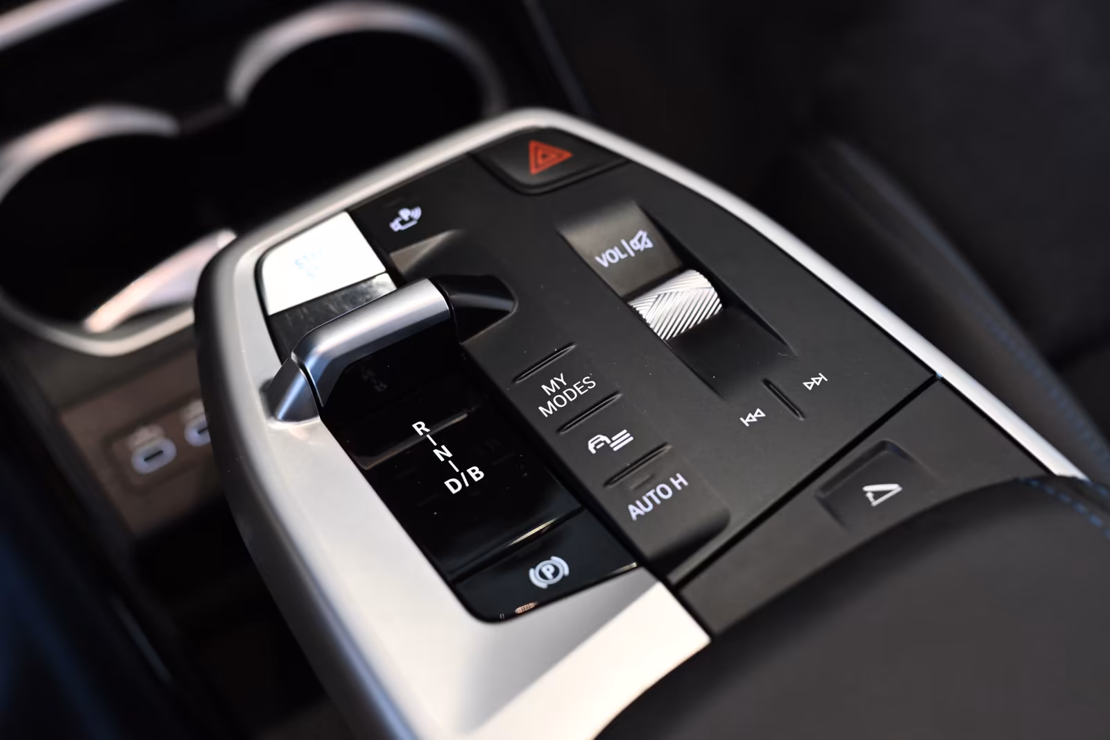 BMW iX1 30 xDrive M Sport Pro AHK Pano HUD H&K 20\