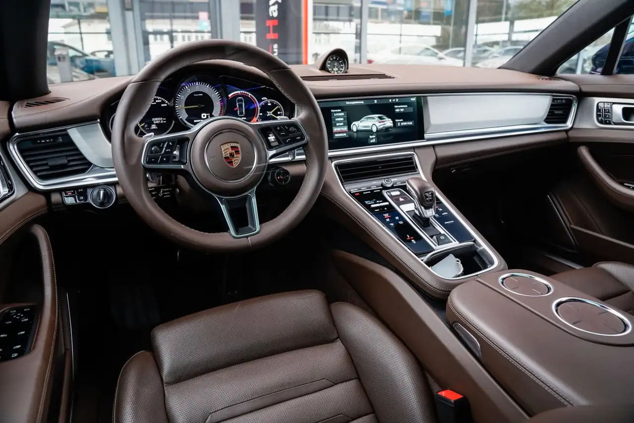 Porsche Panamera Sport Turismo 4 E-Hybrid Sport Design