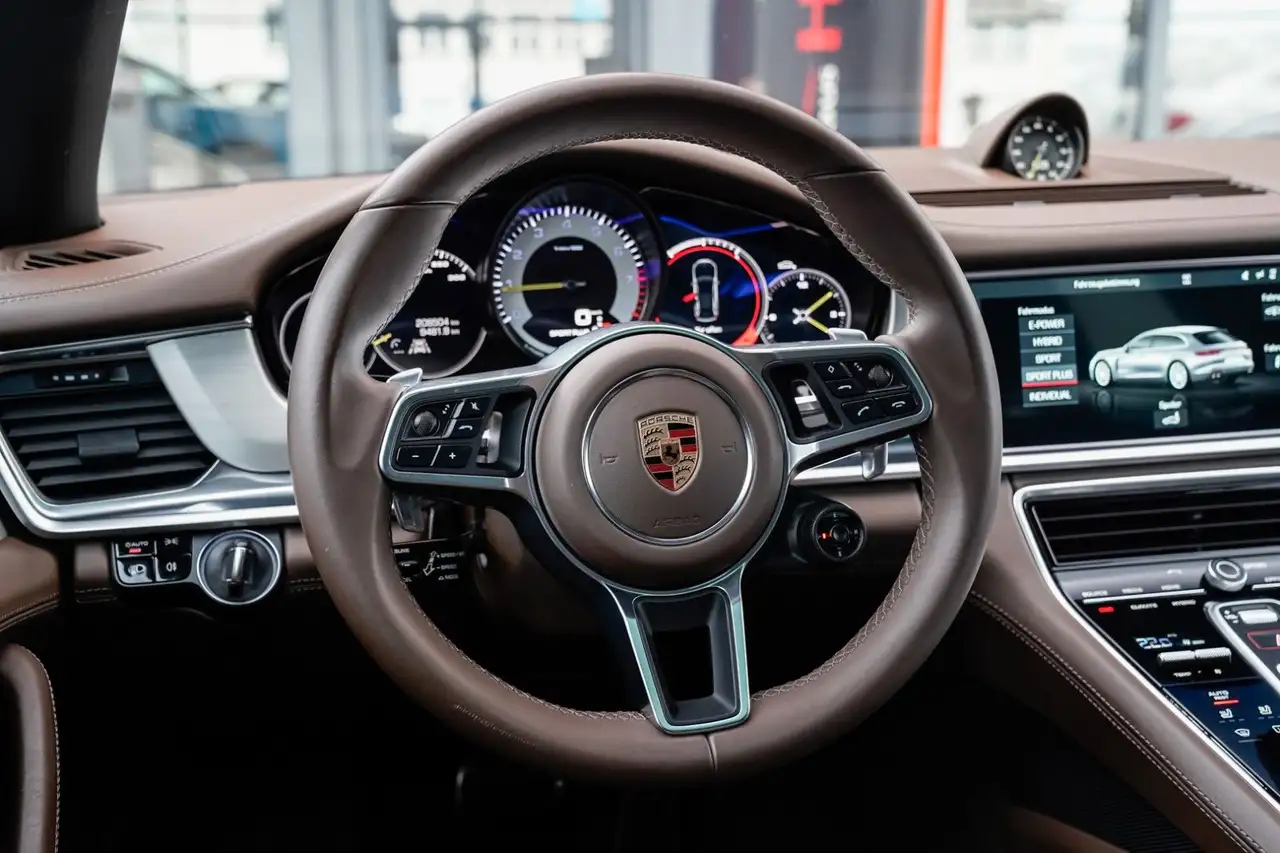 Porsche Panamera Sport Turismo 4 E-Hybrid Sport Design