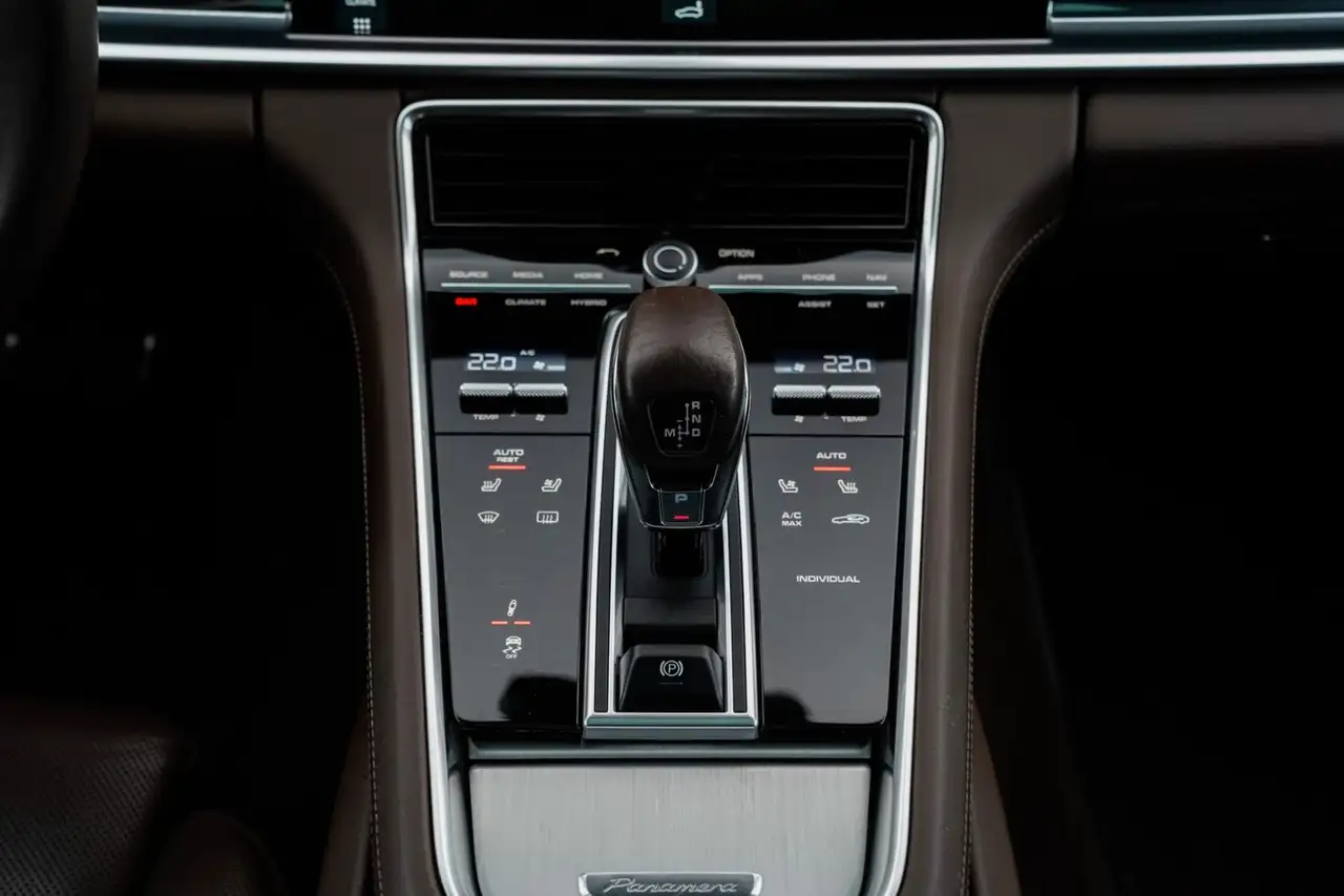 Porsche Panamera Sport Turismo 4 E-Hybrid Sport Design