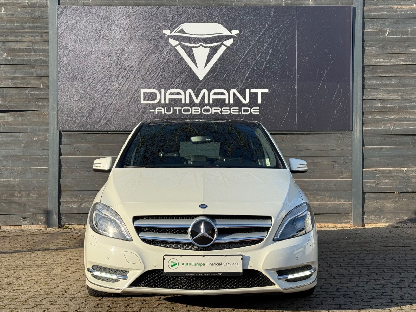 Mercedes-Benz B 180 *LEDER*PANO*BI-XENON*NAVI*SHZ*PDC*LM